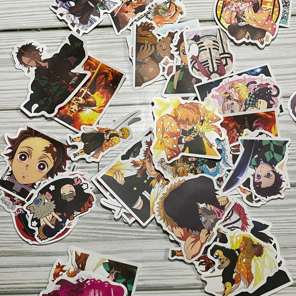 Anime Merch Gift Set - Picture 8 of 9